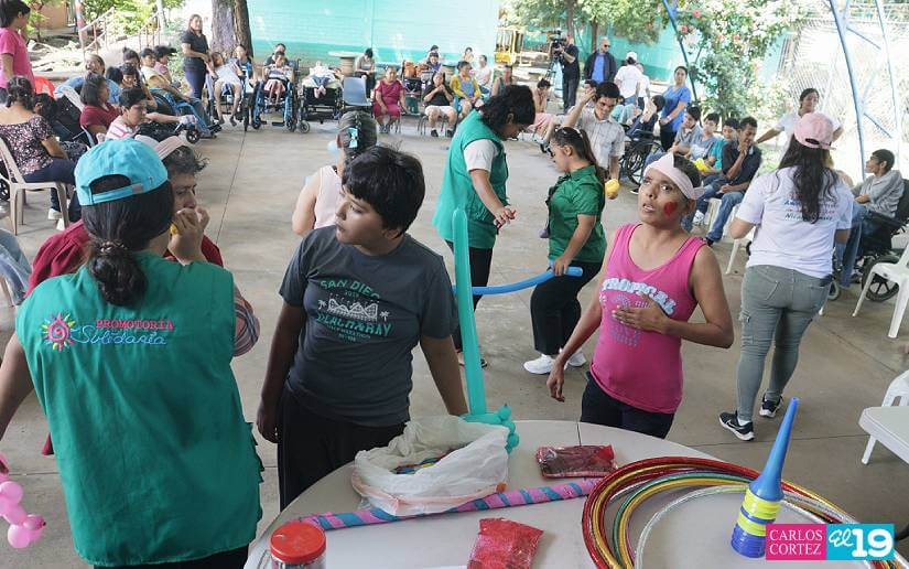 Llevan alegría al hogar Pajarito Azul, Managua