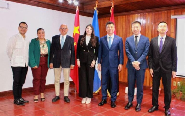Embajador de la República Popular China en Nicaragua se reúne con miembros de la Secretaría de Economía Creativa y Naranja