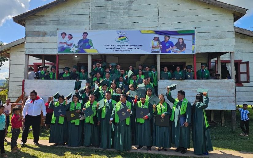 Más de 980 nuevos profesionales se gradúan en universidades públicas en todo el país
