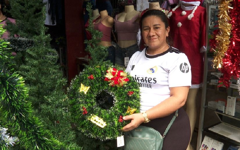 Artículos navideños dinamizan la economía en los Mercado