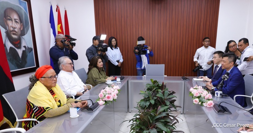 Asamblea Nacional recibe visita del embajador de China