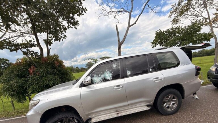 Atacan caravana del gobernador de Arauca, Colombia