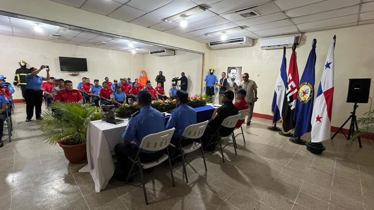 Bomberos fortalecen conocimientos para salvar vidas