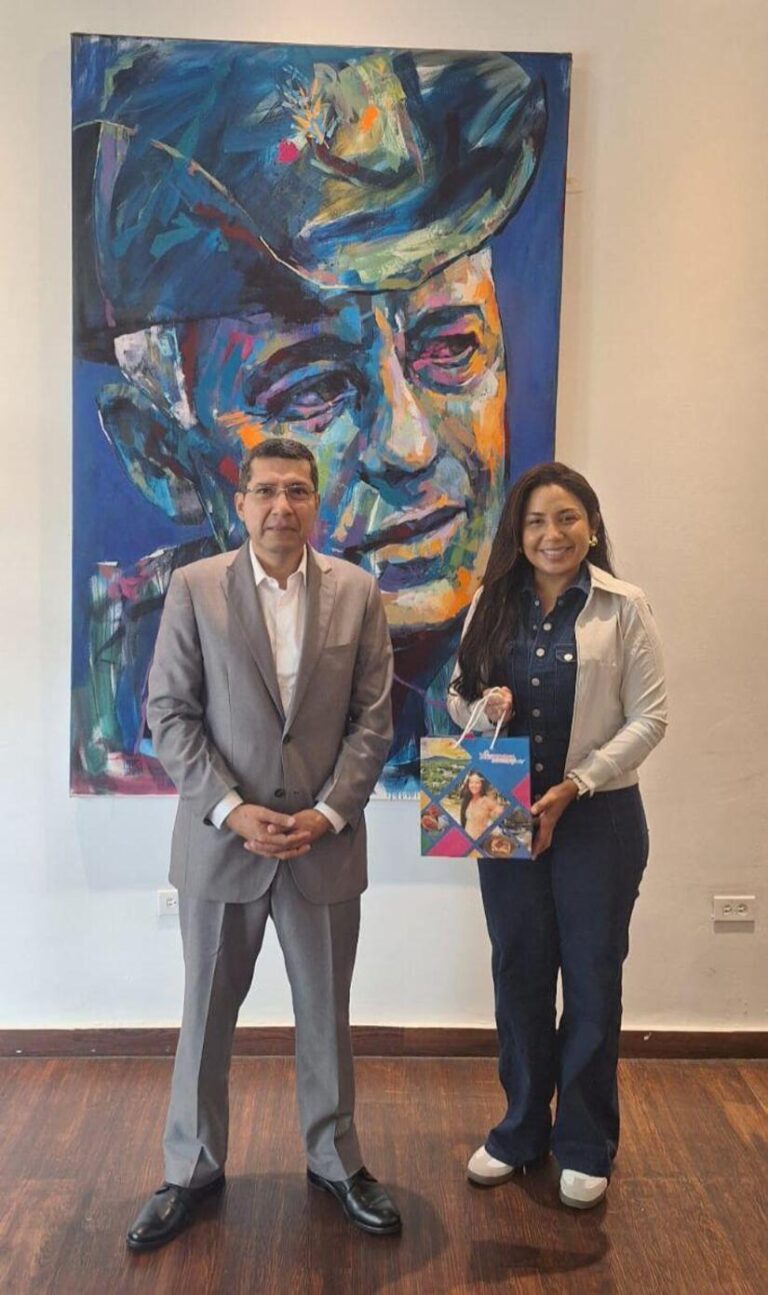 Compañero Carlos Midence visita Fundación Omar Torrijos