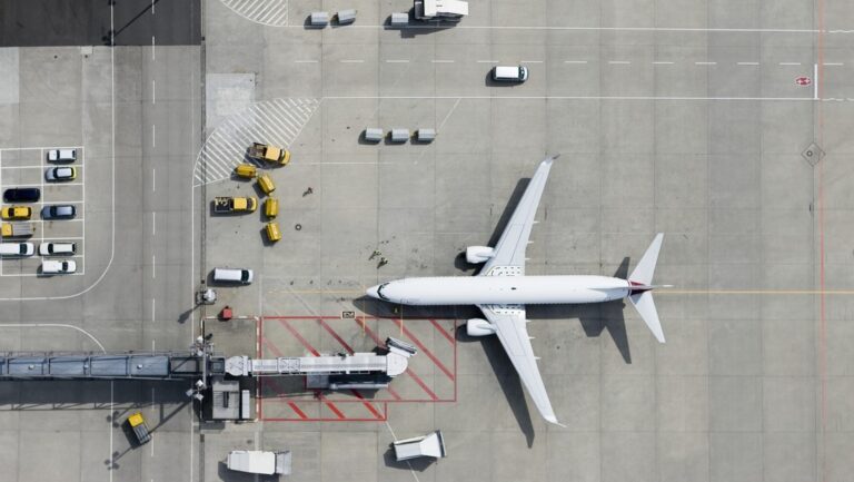 Contratan a piloto sin título y realizó varios vuelos