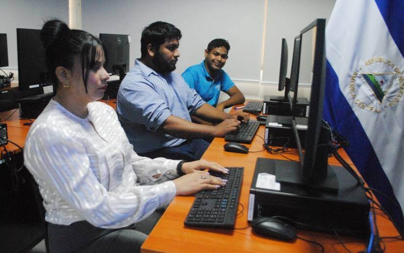 Docentes fortalecen sus capacidades digitales