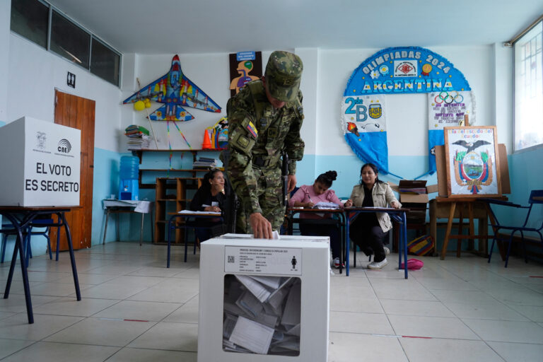 Ecuatorianos dicen “No” a la instalación de bases extranjeras en su país