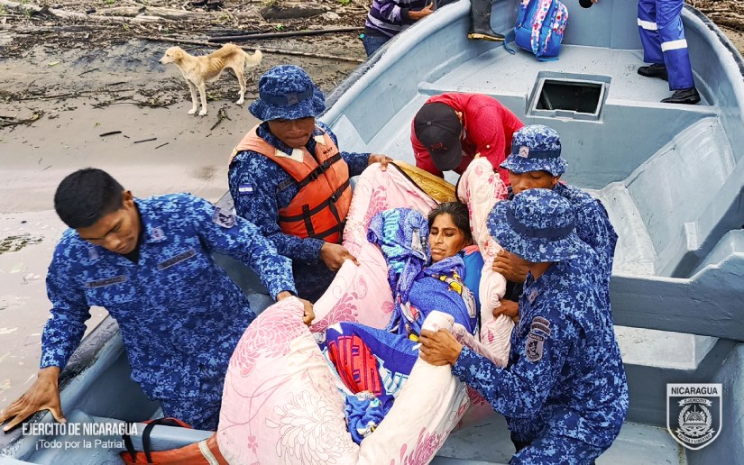 Ejército de Nicaragua realiza traslado marítimo de paciente