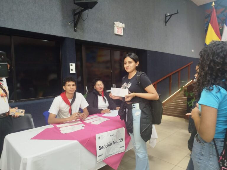 Entregan 6 mil Becas en la UNAN-Managua y sus recintos