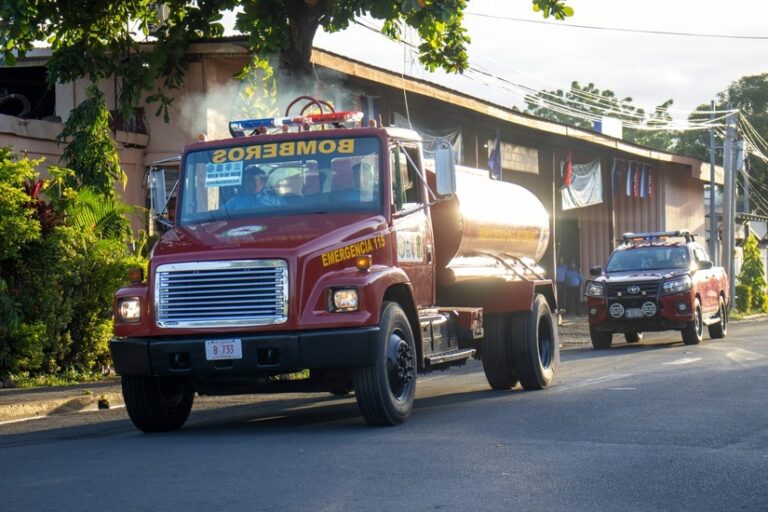 Envían dos camiones de bomberos a nueva Estación en Chinandega