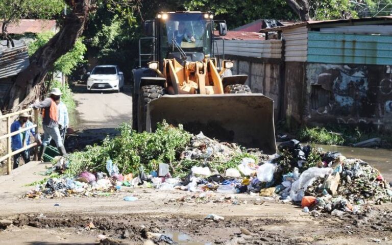 Erradican botaderos ilegales de basura para Vivir Limpio