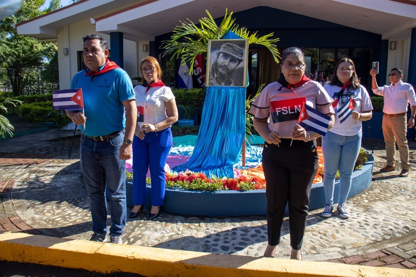 Estudiantes de la UNCSM rinden homenaje al Comandante Fidel Castro