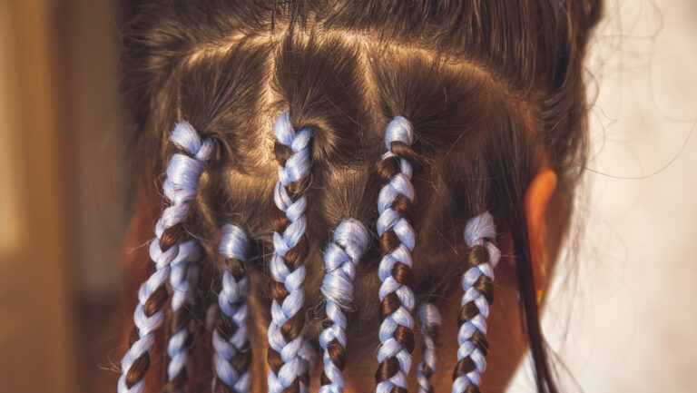 Extraen cabello e hilo del estómago de una niña