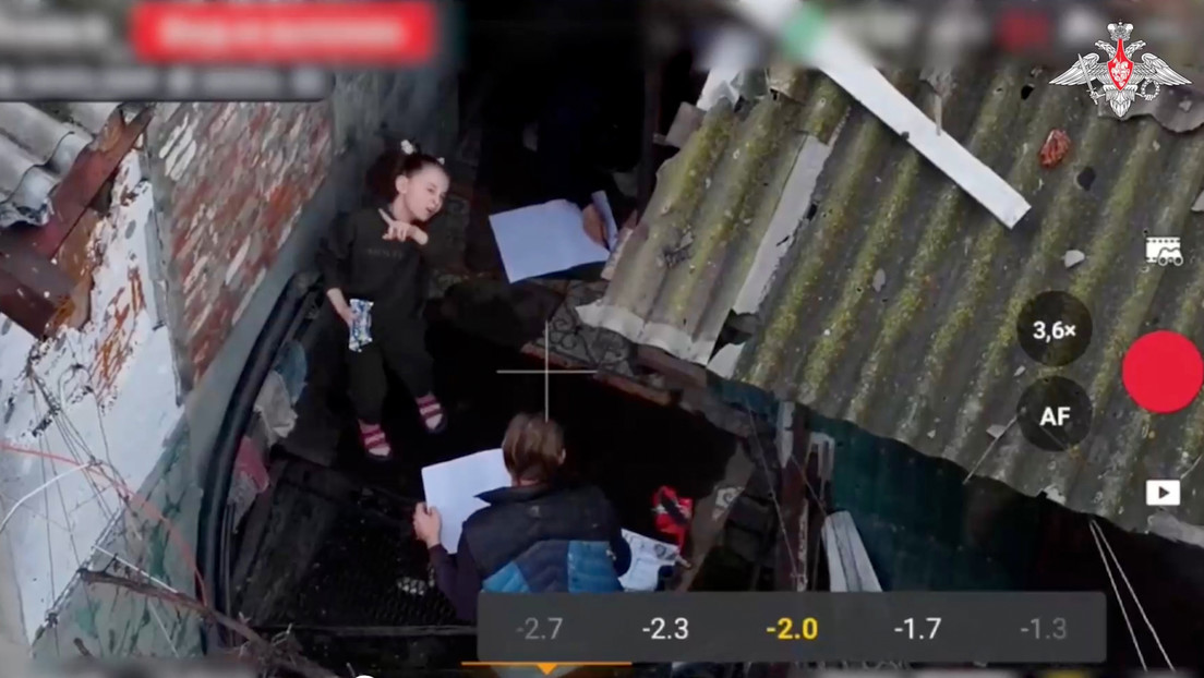 Fuerzas Armadas de Rusia rescatan a una familia en la ciudad de Volchansk