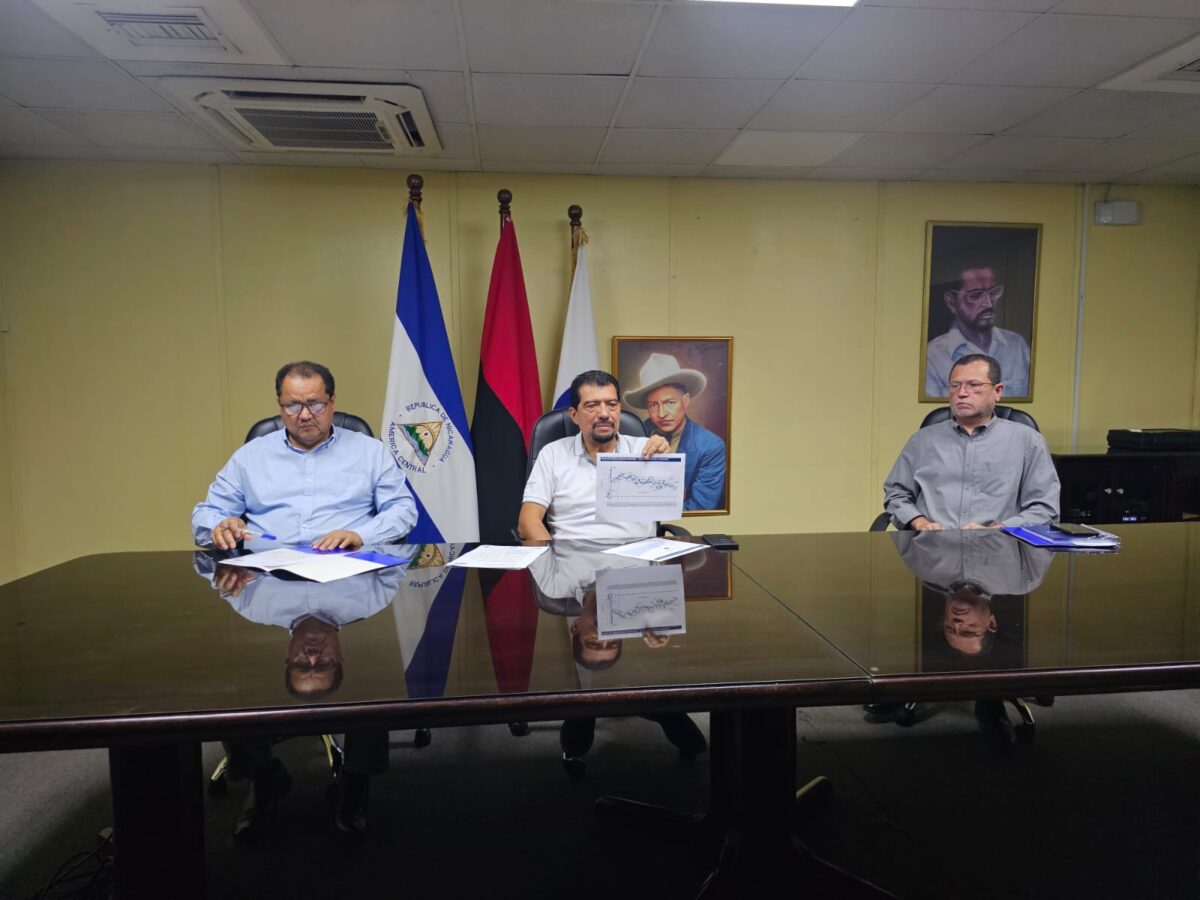 Gobierno mantiene el precio del combustible 