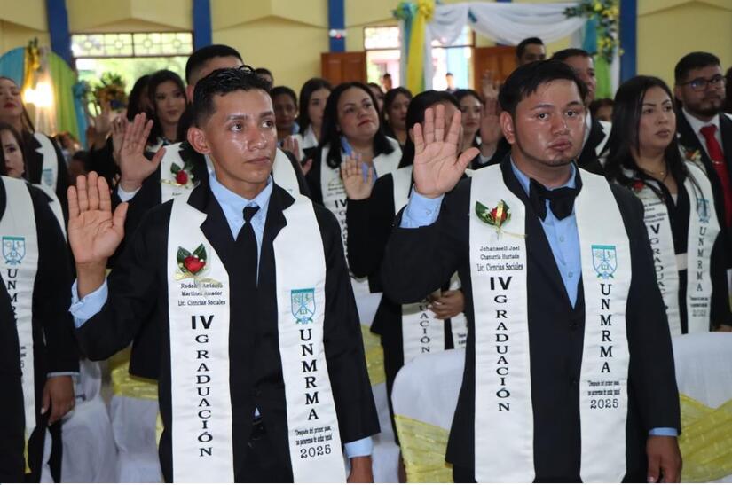Gradúan a 120 protagonistas de la Universidad Ricardo Morales Avilés
