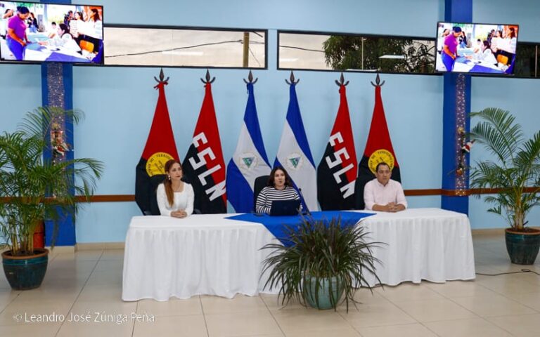 Comunidad educativa participa en actividades tradicionales navideñas