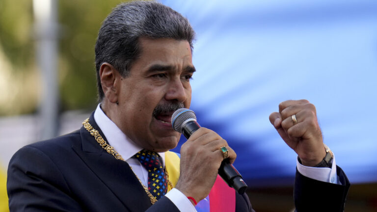 Maduro denuncia de conspiración a la derecha extremista