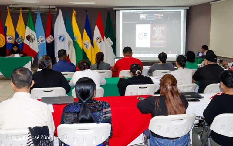 Más de 100 educadores diseñan nuevo currículum para el año 2026