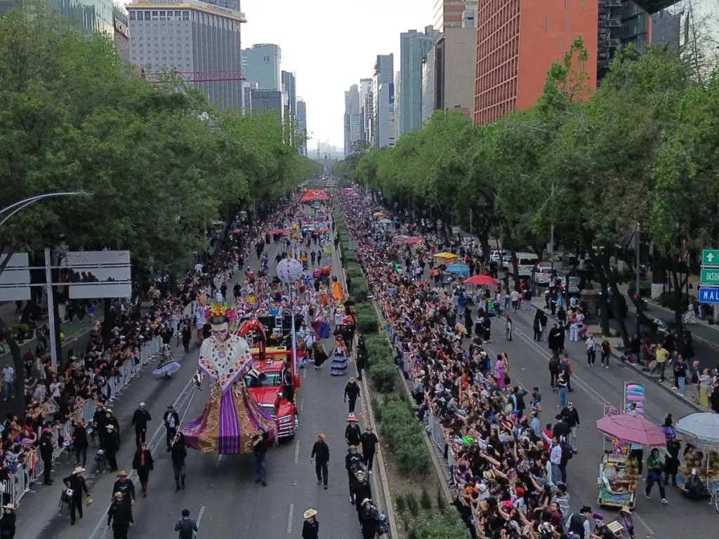 Más de 1,4 millones de personas celebran el Desfile del Día de Muertos en Ciudad de México