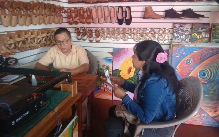 Más de 50 artesanos reciben capacitación