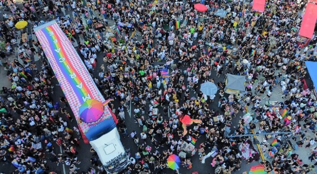 Miles marchan en Buenos Aires por la diversidad y contra el odio en la 34ª Marcha del Orgullo LGBTIQ+