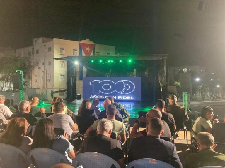 La Embajada de Nicaragua en Cuba acompañó al pueblo y a la juventud cubana en un emotivo tributo al Comandante Fidel Castro.