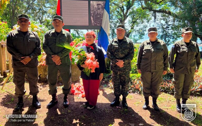 Destacamento Militar Sur en acto de colocación de ofrenda floral ante el mausoleo del “Subcomandante Laureano Mairena Aragón”