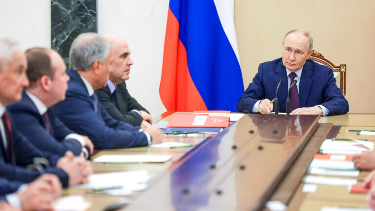 Putin, analiza decisión de EEUU de dar luz a las pruebas nucleares