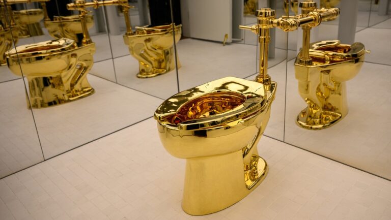 ¿Comprarías un retrete de oro y cuánto estarías dispuesto a pagar?