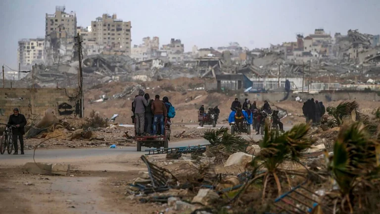 Ataque israelí mata a desplazados en escuela de Gaza