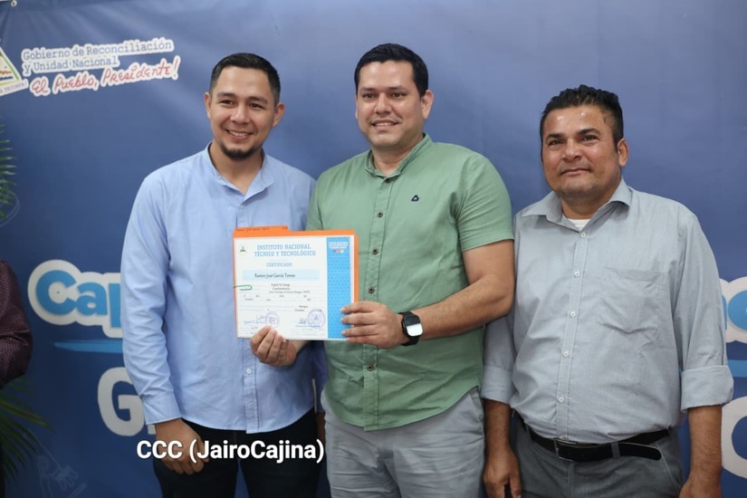 Con éxito 50 estudiantes culminan su curso de ingles