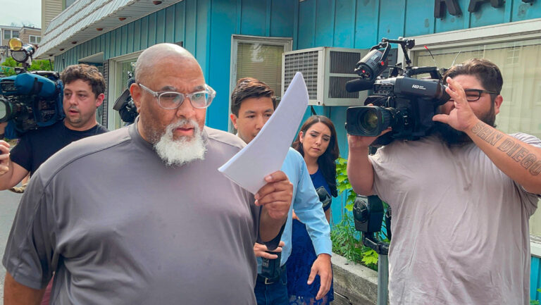 Condenan a exgerente de la morgue de Harvard por vender restos humanos