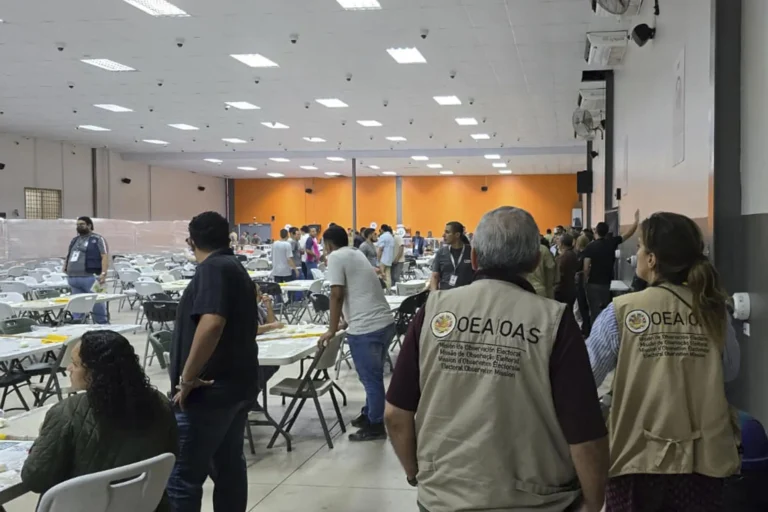 Denuncian amenazas militares durante escrutinio electoral en Honduras