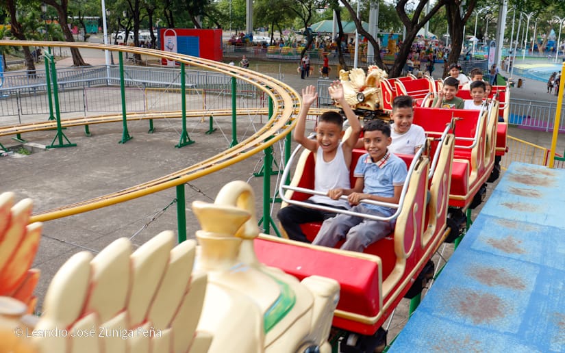 Este diciembre, el Parque Luis Alfonso Velásquez se llena de risas y movimiento, convirtiéndose en el lugar perfecto para que familias enteras disfruten de juegos, áreas verdes y actividades al aire libre.