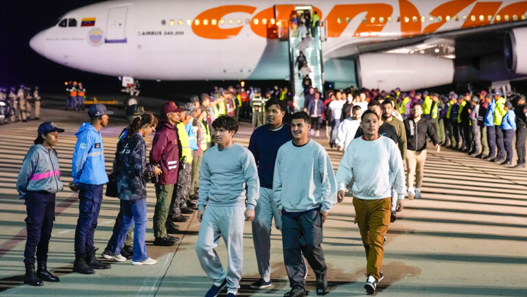 EEUU solicita autorización a Venezuela para reanudar vuelos de repatriación