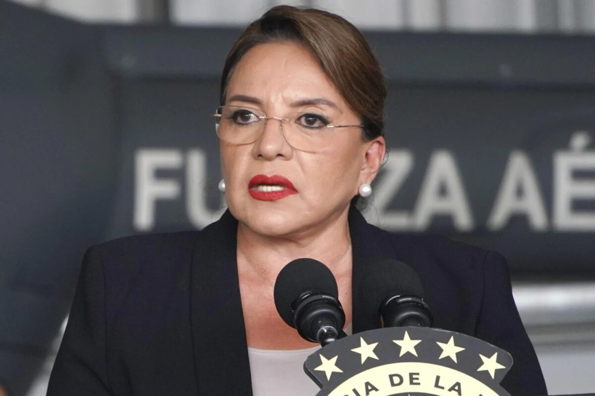 El expresidente hondureño, Juan Orlando Hernández, en complicidad con Estados Unidos, podría estar preparando un Golpe de Estado, alertó la presidenta de Honduras, Xiomara Castro.