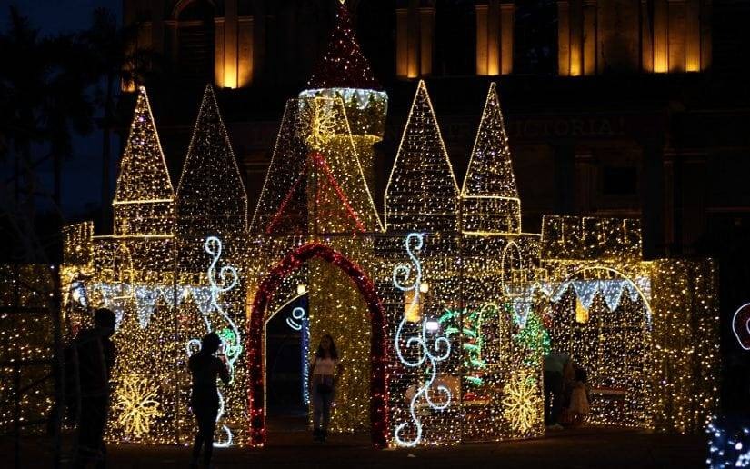 Familias disfrutan de la magia de Navidad en Managua