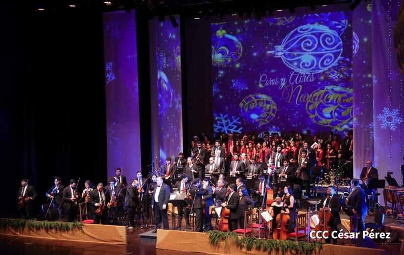 Familias disfrutan del concierto "Coros y Aires Navideños"