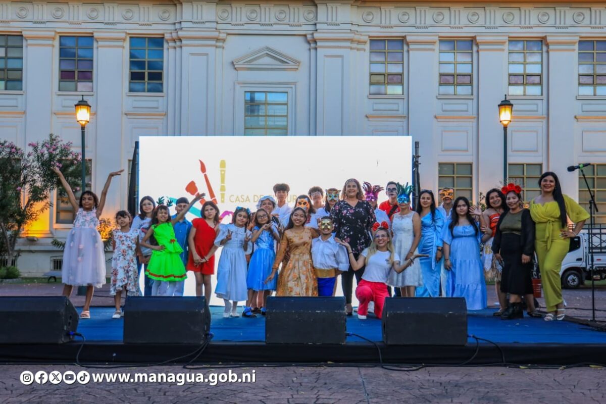 Familias se deleitan con un concierto