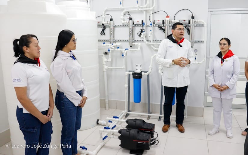 Las obras del Centro Regional de Hemodiálisis Flor de Pino, que garantizará mil 800 sesiones semanales, avanzan exitosamente para atender próximamente a pacientes con Enfermedad Renal Crónica.