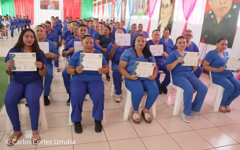 Más de 2,000 internos reciben reconocimientos por logros académicos