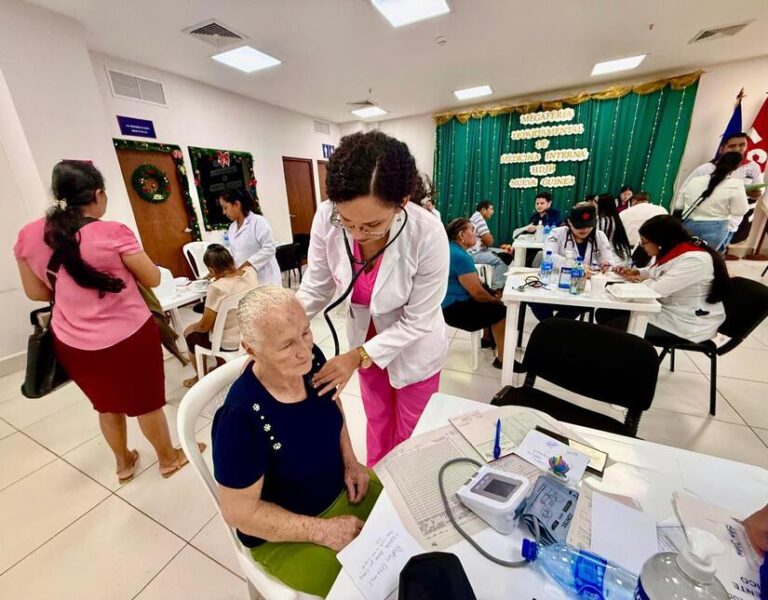 Mega Feria de Medicina Interna atiende a más de 3,400 personas en Nueva Guinea