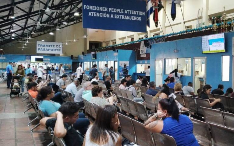 Ciudadanos pueden hacer su solicitud en los puestos fronterizos