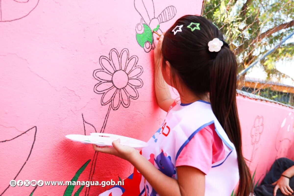 Muralismo comunitario reúne a las familias del barrio San Judas