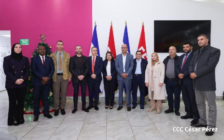 Murillo da la bienvenida a delegación de la Asamblea de Argelia