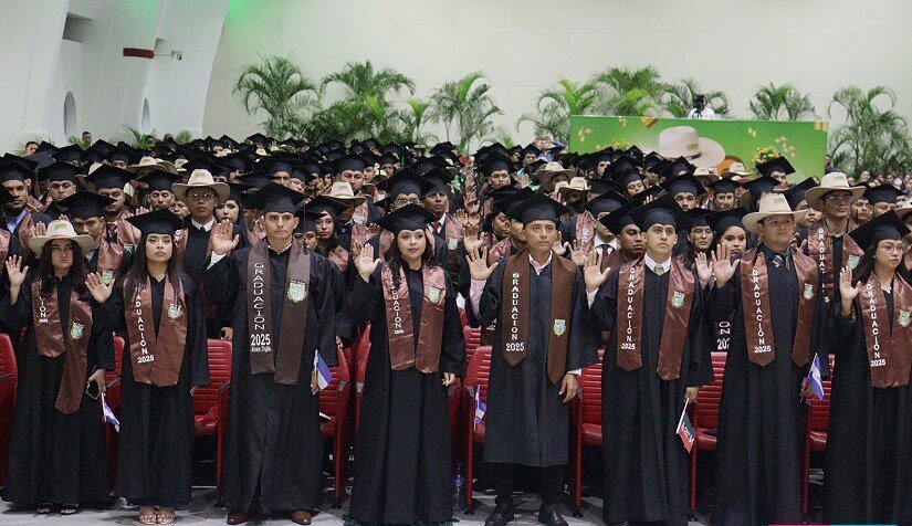 Nuevos profesionales agrarios se gradúan en la UNA