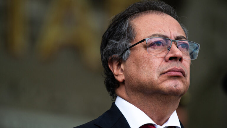 Petro: "Pueden ser muertos por bombardeo en el mar"