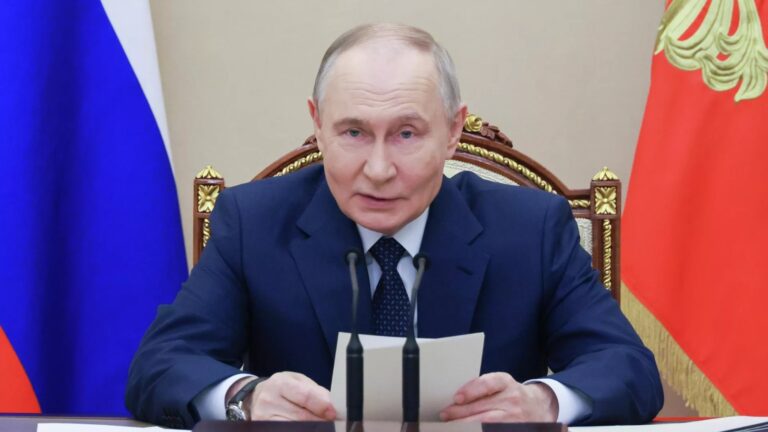 Putin destaca incremento en la producción de armas para operaciones especiales