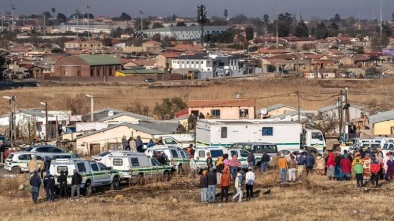 Tiroteo en taberna cerca de Johannesburgo deja diez muertos y diez heridos